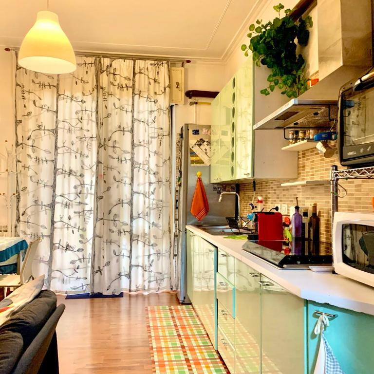 Hip Hop House - 3-minute walk from the Metro - One-Bedroom Apartment - 11