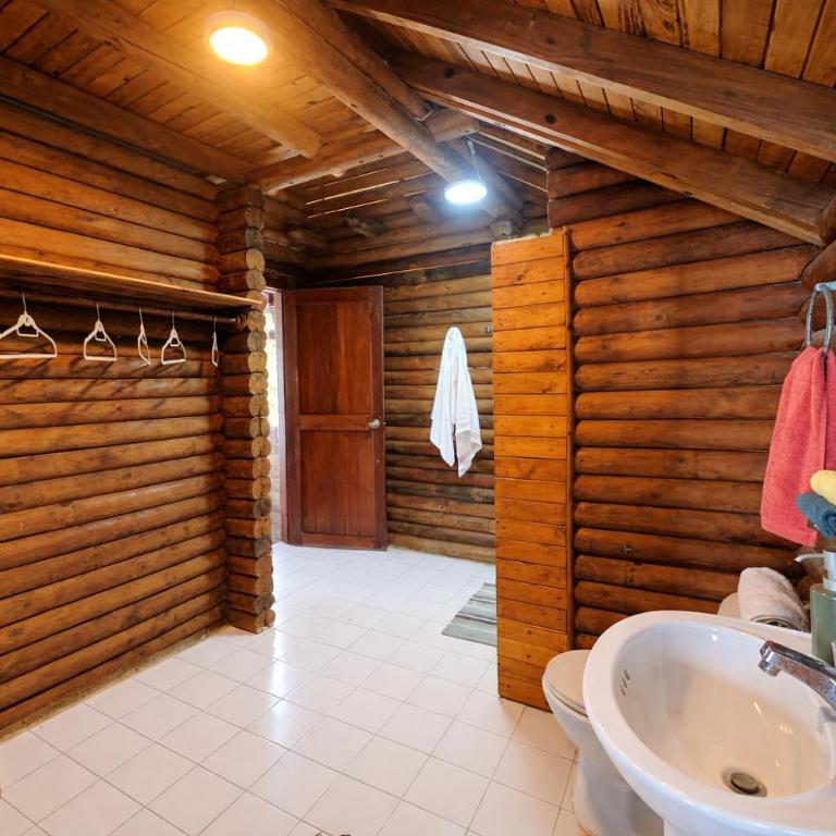 Isla Curiosa - Three-Bedroom House - 75