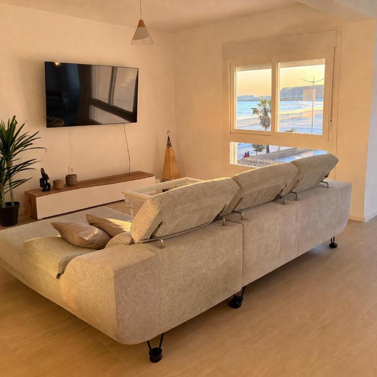CASA ESTILO NÓRDICO CON VISTAS AL MAR (1ªLINEA) - Apartamento de 2 dormitorios con terraza y vistas al mar - 1
