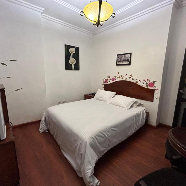 Hotel Colonial - Habitación Doble con baño privado - 1