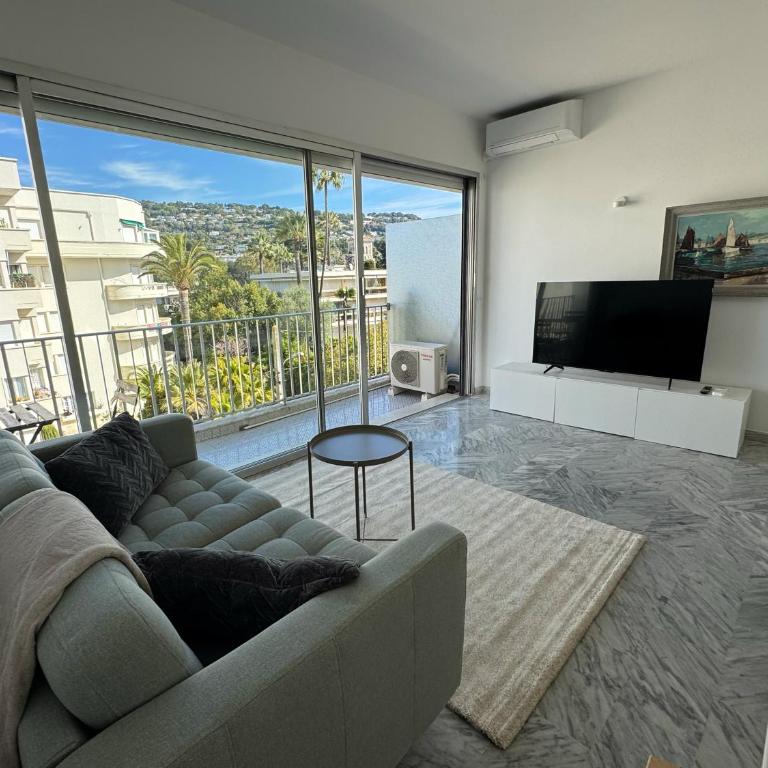 Cannes Montfleury Large Studio 37m2, 5min to Centre, with 9m2 Balcony, Walk to beach - Apartment mit 1 Schlafzimmer - 1