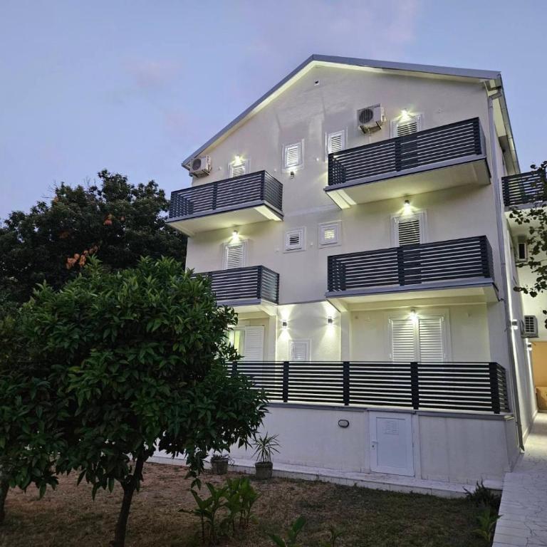 Apartmani Sunce - Double Room with Mountain View - 1