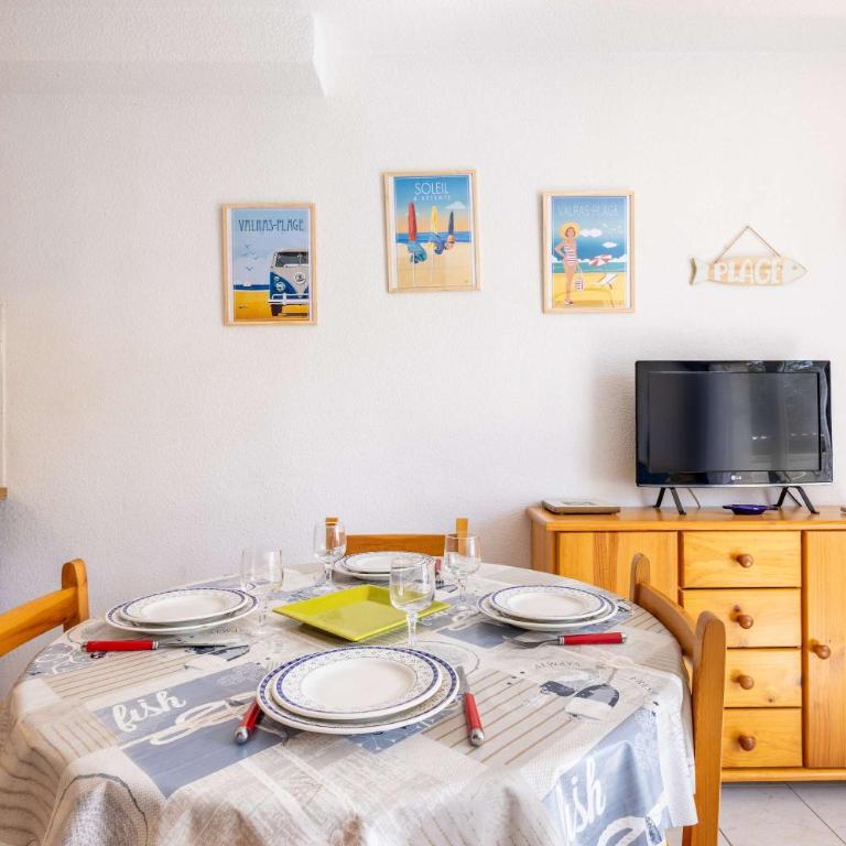 Joli pavillon pour 6 personnes a 50m de la plage - Vacation Home - 1
