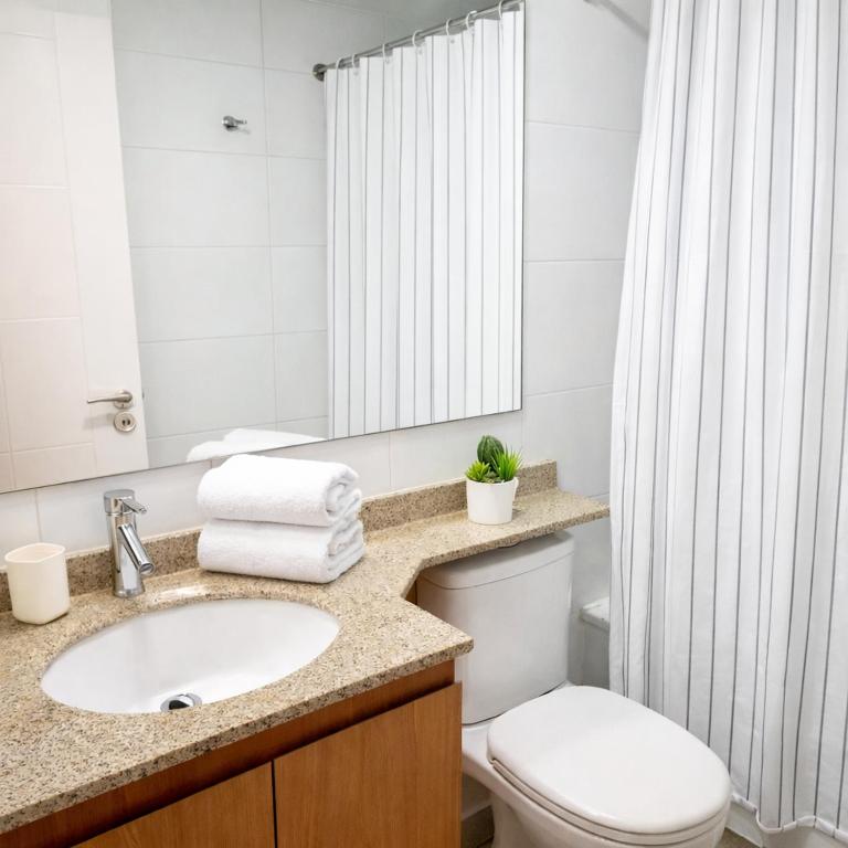 Depto 2D 2B con terraza, piscina y estacionamiento, WiFi rápido - Two-Bedroom Apartment - 12