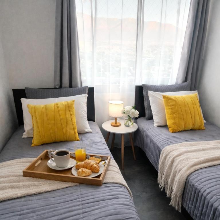 Depto 2D 2B con terraza, piscina y estacionamiento, WiFi rápido - Two-Bedroom Apartment - 10