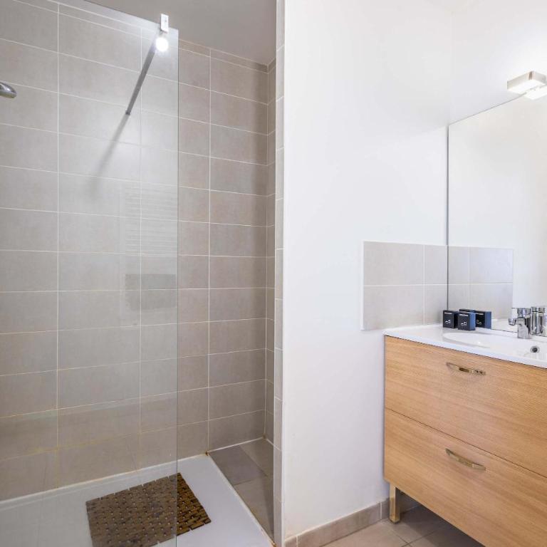 Appartement spacieux et lumineux dans une résidence à 650m de la mer - Appartement - 10