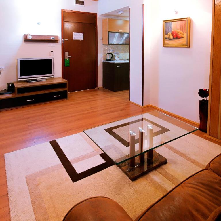 Hotel Junior - Two-Bedroom Suite - 7