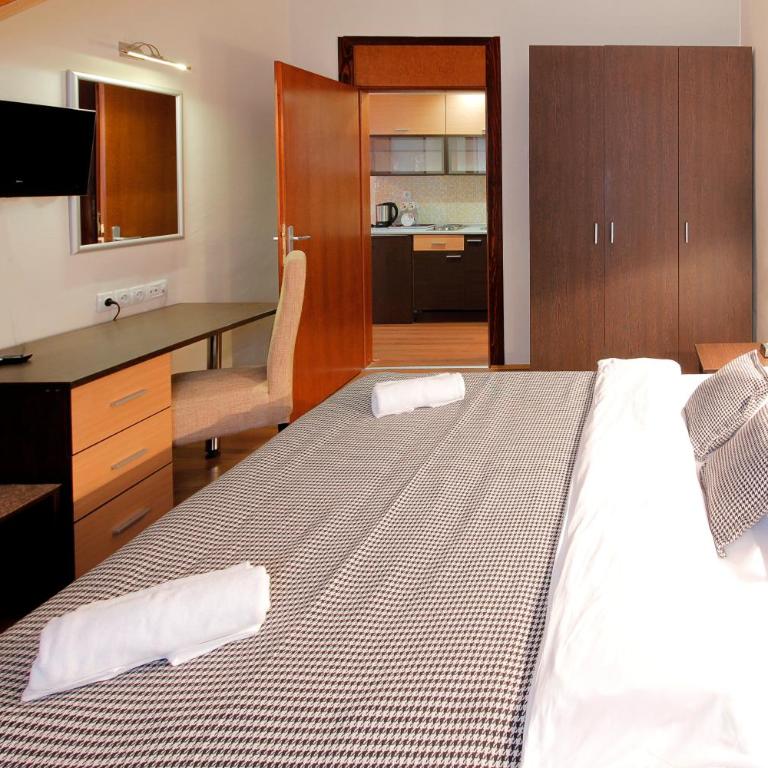 Hotel Junior - Two-Bedroom Suite - 5