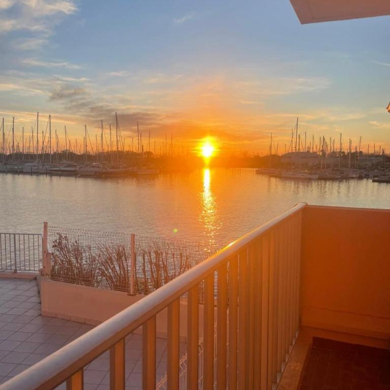 Studio - Bellevue agréable toutes saison 4 couchages - climatisation - parking privé - piscine sur mer - vue magnifique et rare - situation optimum - les argonautes - Ile des pêcheurs - Cap d'Agde - One-Bedroom Apartment - 9