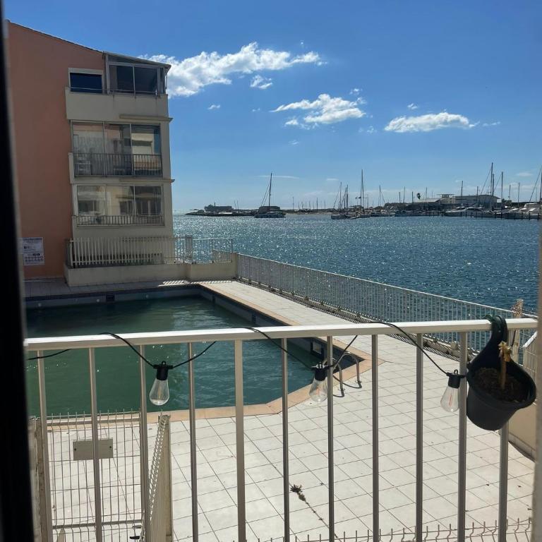Studio - Bellevue agréable toutes saison 4 couchages - climatisation - parking privé - piscine sur mer - vue magnifique et rare - situation optimum - les argonautes - Ile des pêcheurs - Cap d'Agde - One-Bedroom Apartment - 25