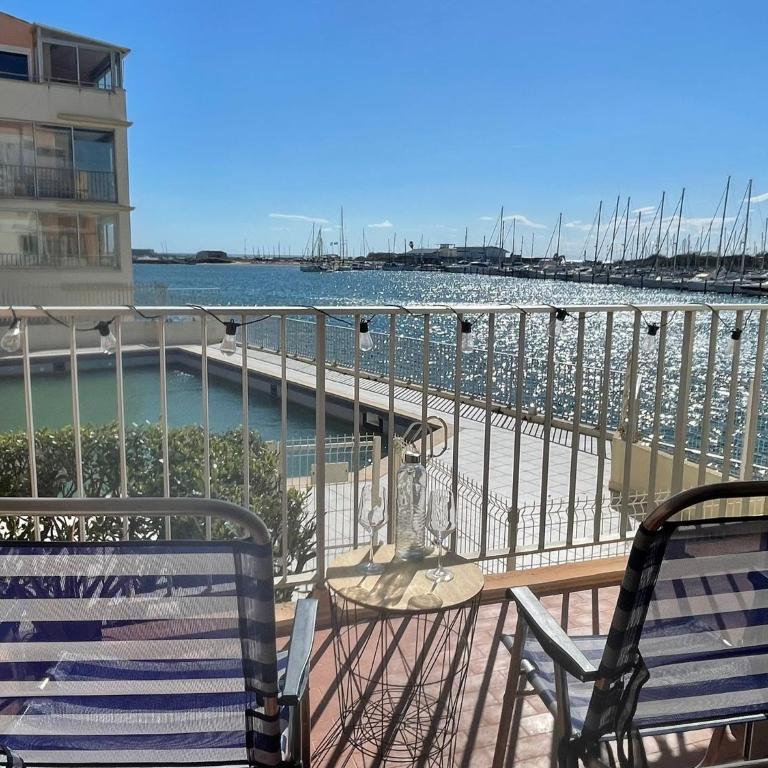 Studio - Bellevue agréable toutes saison 4 couchages - climatisation - parking privé - piscine sur mer - vue magnifique et rare - situation optimum - les argonautes - Ile des pêcheurs - Cap d'Agde - One-Bedroom Apartment - 13