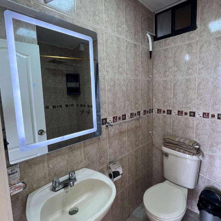 Cozy suite and Jacuzzi overlooking the ocean - One-Bedroom Apartment - 9