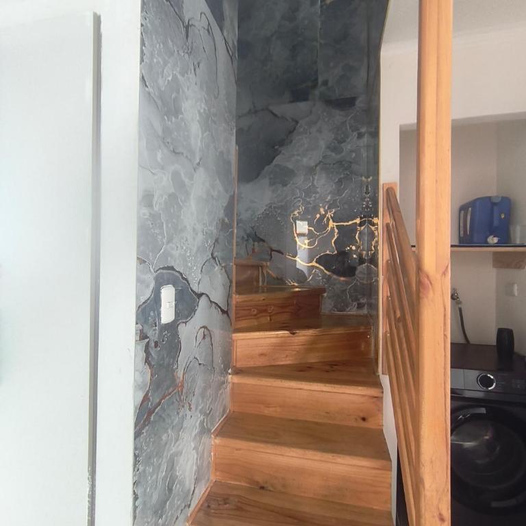 Casa con estacionamiento linares - Three-Bedroom House - 10