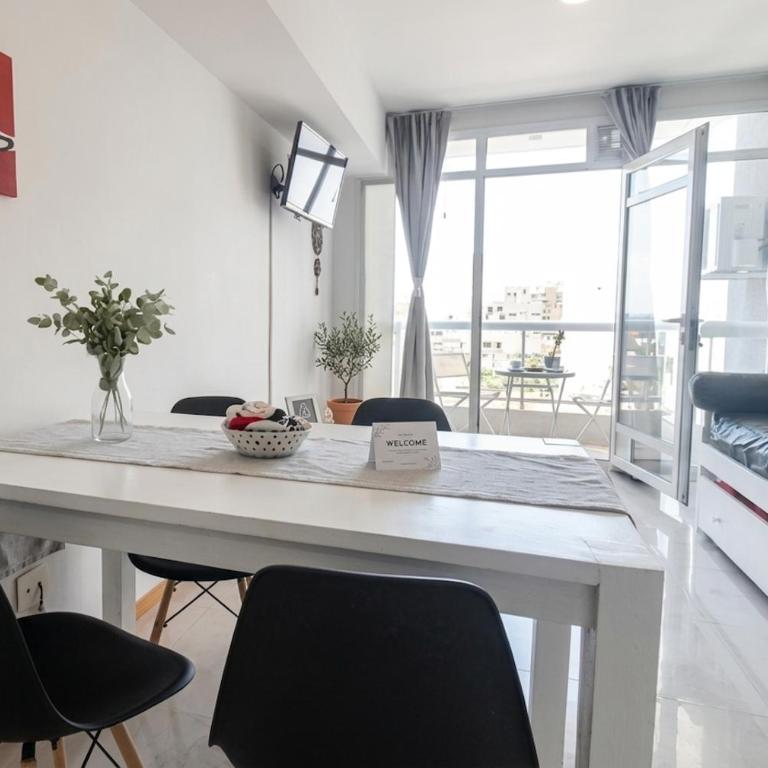 Dpto de balcón con vista al Muelle en ubicación ideal - Apartment with Balcony - 1