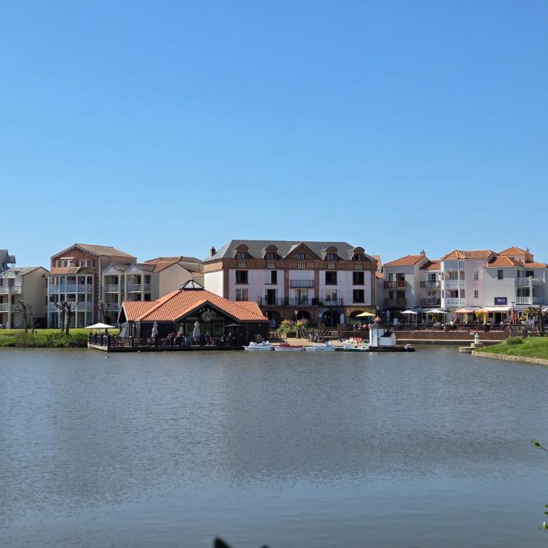 Appartement à Port Bourgenay, vue sur lac, au pied d'un parc aquatique - Appartement 1 Chambre - 54