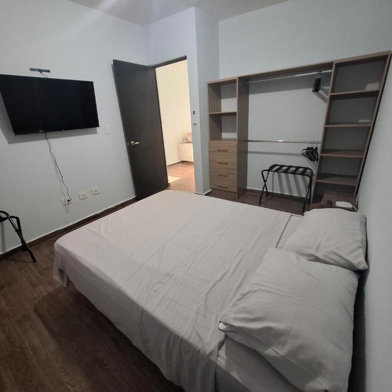 Close to the Airport, Apodaca industrial area - Three-Bedroom Apartment - 2