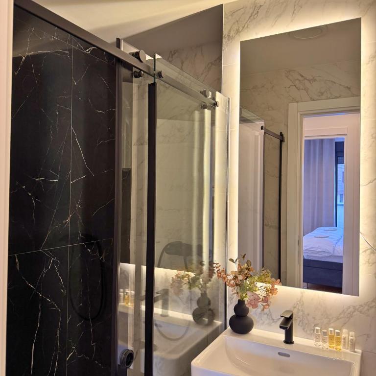 Urban Penthouse 25 Belgrade - Three-Bedroom Apartment - 20