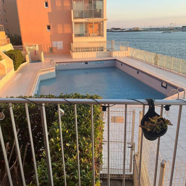 Studio - Bellevue agréable toutes saison 4 couchages - climatisation - parking privé - piscine sur mer - vue magnifique et rare - situation optimum - les argonautes - Ile des pêcheurs - Cap d'Agde - One-Bedroom Apartment - 11