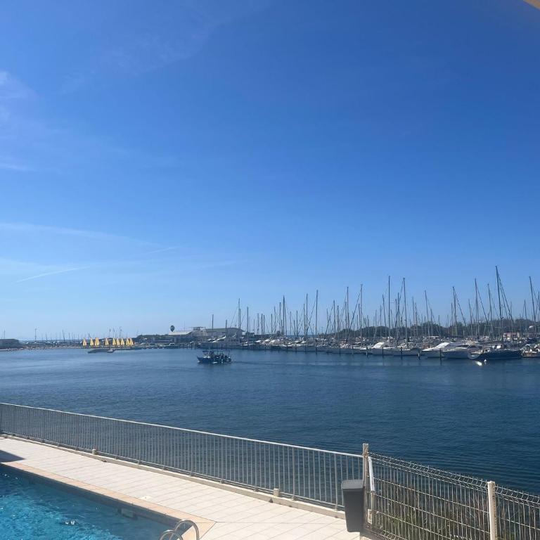 Studio - Bellevue agréable toutes saison 4 couchages - climatisation - parking privé - piscine sur mer - vue magnifique et rare - situation optimum - les argonautes - Ile des pêcheurs - Cap d'Agde - One-Bedroom Apartment - 12