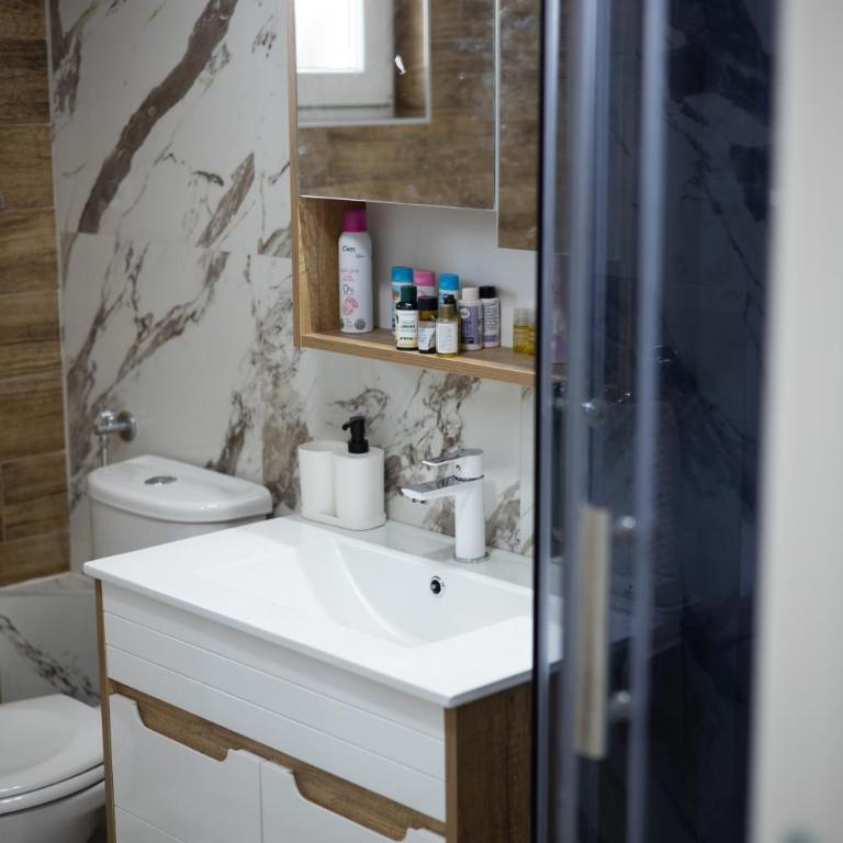 Familija - Two-Bedroom Apartment - 12