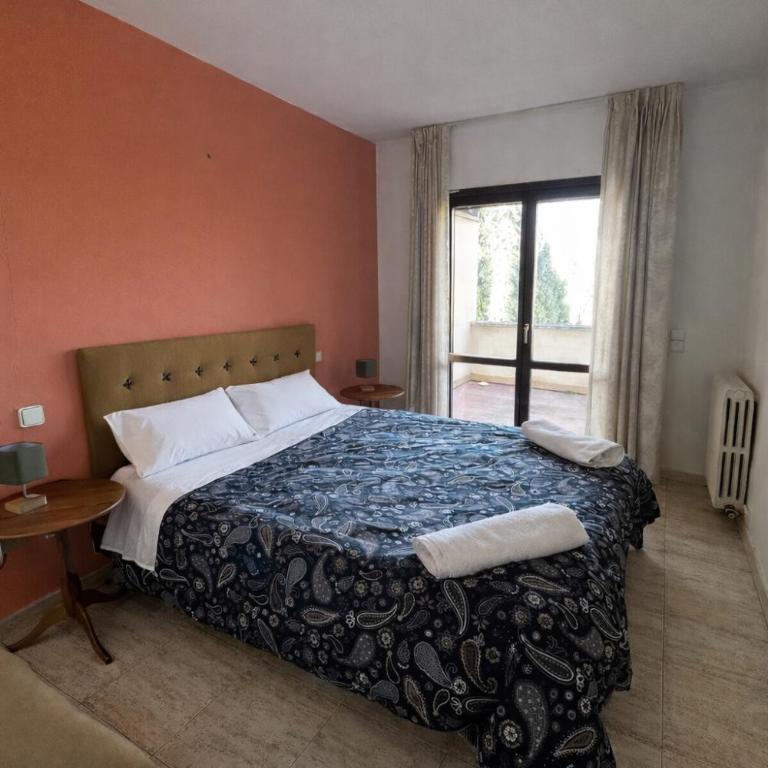 Amplio y Cómodo chalet a 15 minutos del centro con piscina y pistas de tenis - Five-Bedroom House - 18