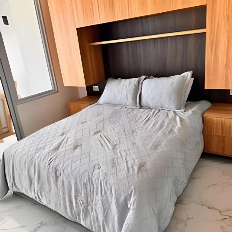 Apartamentos de Lujo - One-Bedroom Apartment with Pool View - 5