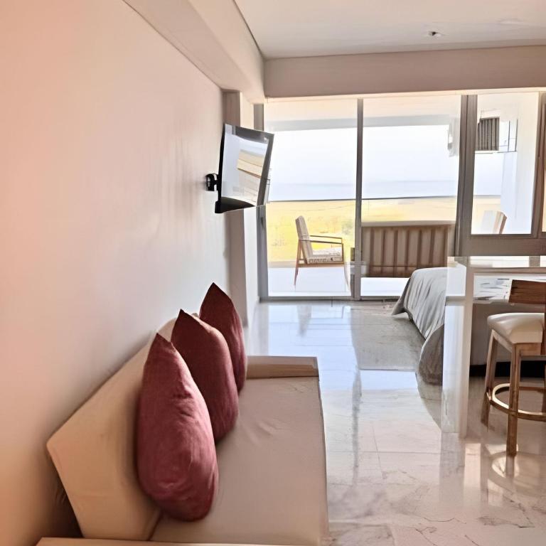 Apartamentos de Lujo - One-Bedroom Apartment with Pool View - 13