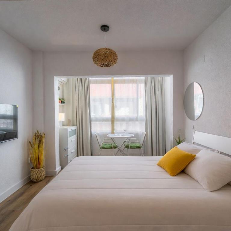 Modern Studio 1 min Walk to Playa Los Locos - Apartamento - 13