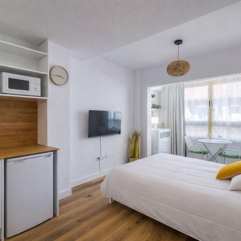 Modern Studio 1 min Walk to Playa Los Locos - Apartamento - 7