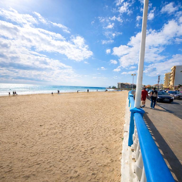 Modern Studio 1 min Walk to Playa Los Locos - Apartamento - 16