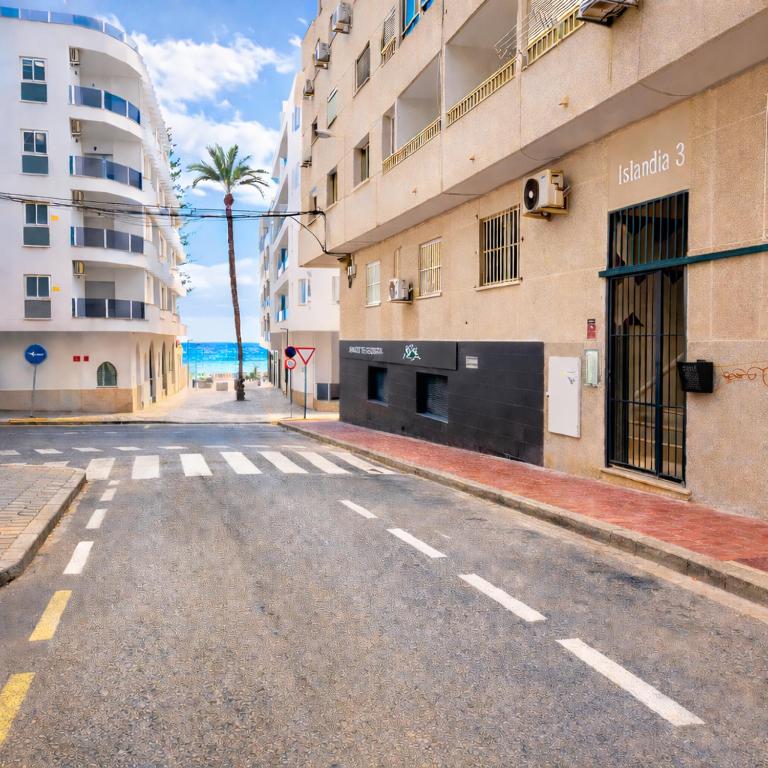 Modern Studio 1 min Walk to Playa Los Locos - Apartamento - 15