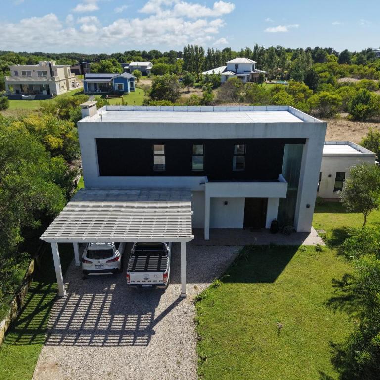 CASA COSTA ESMERALDA- Senderos 3 - Casa de 4 dormitorios - 30