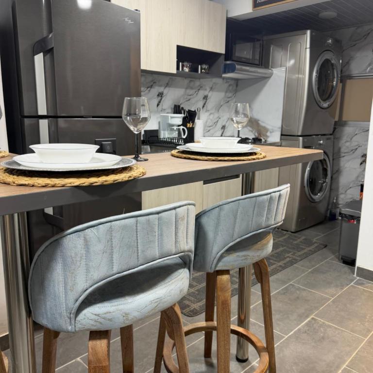 Apartamento lujoso cerca al aeropuerto - Two-Bedroom Apartment - 8