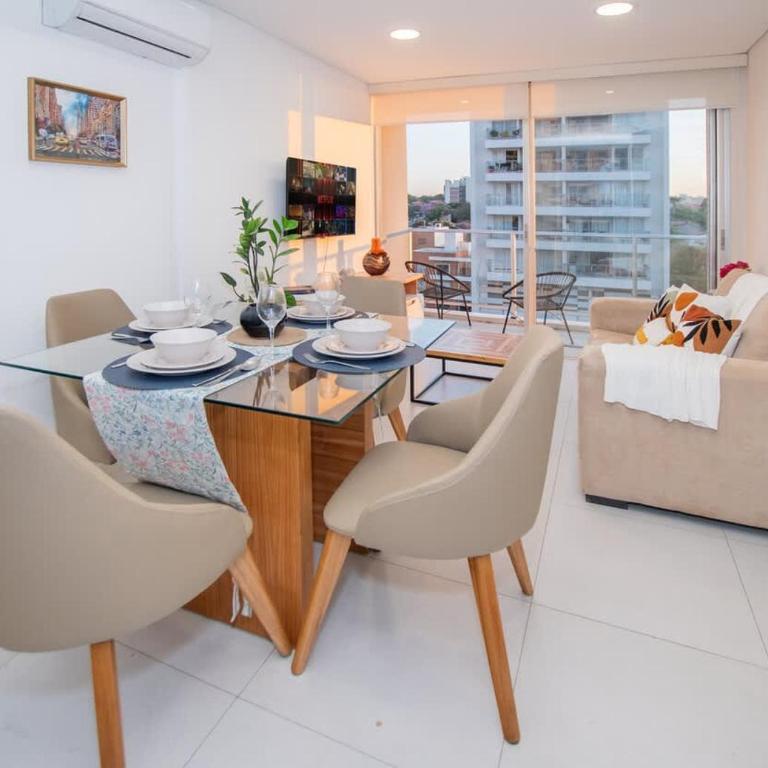 Stylish 2BR Pool Gym City Views Prime Spot - Apartamento - 15