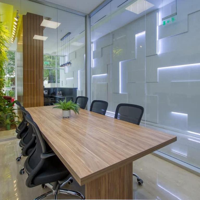 Stylish 2BR Pool Gym City Views Prime Spot - Apartamento - 40