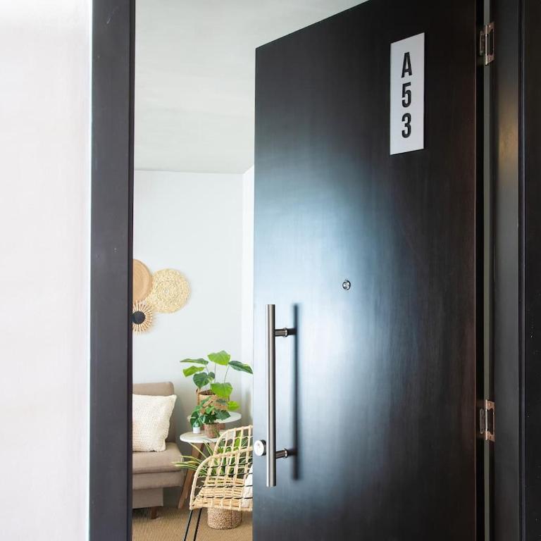 Modern and Cozy 2 BR Apt with Pool Free Parking - Apartment - 10