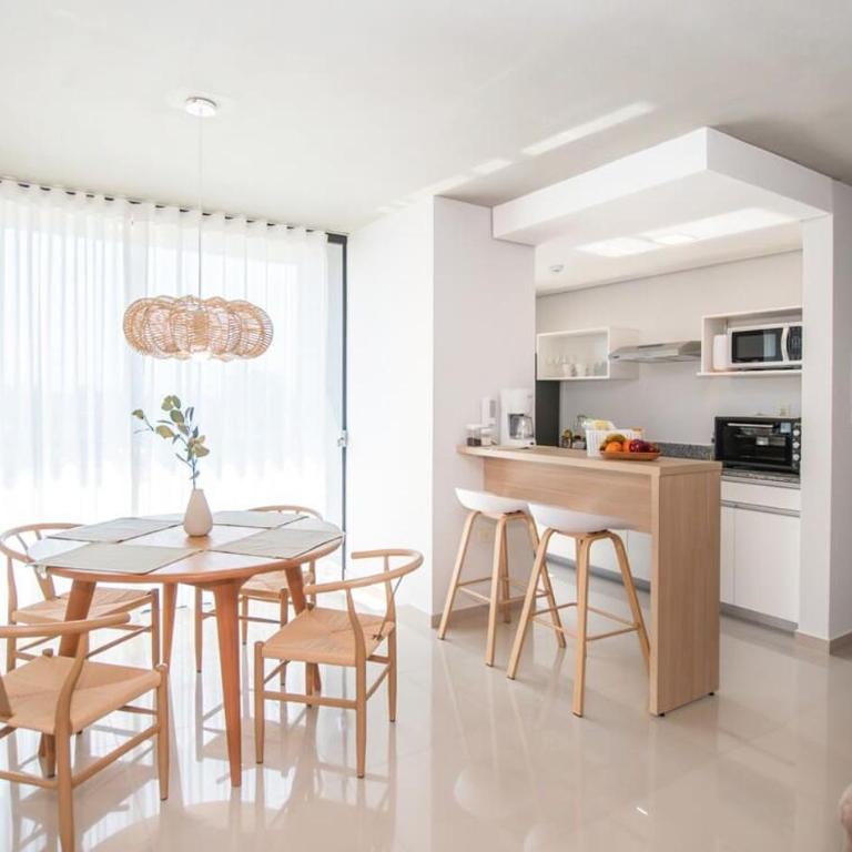 Modern and Cozy 2 BR Apt with Pool Free Parking - Apartment - 15