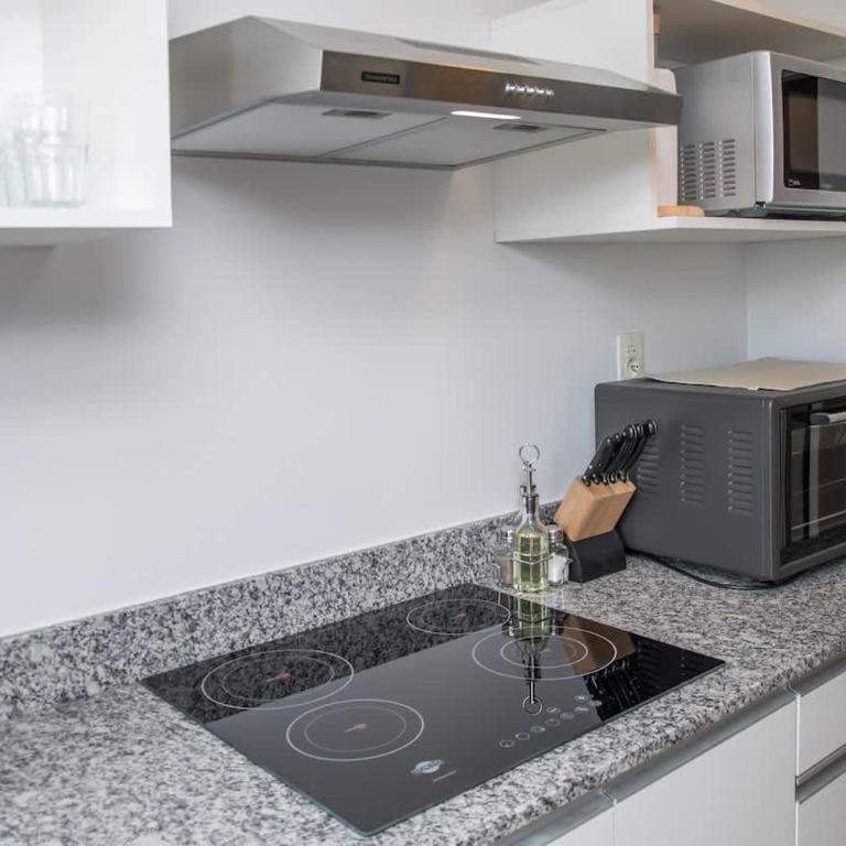Modern and Cozy 2 BR Apt with Pool Free Parking - Apartment - 36
