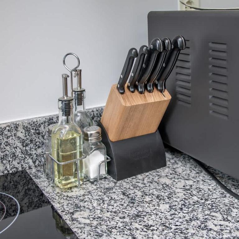 Modern and Cozy 2 BR Apt with Pool Free Parking - Apartment - 38
