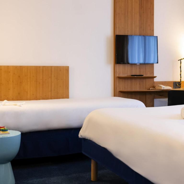 ibis Styles Nancy Centre Gare - Suite Familiale Standard avec 1 Lit double et Lits Jumeaux - 3