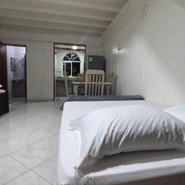 UNISANANDRES Apt 211 - Apartamento de 2 dormitorios - 4
