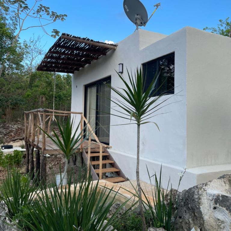 Cenote Escondido Cabañas y Camping - Family Room with Lake View - 9