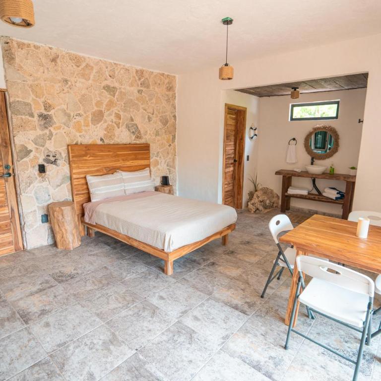 Cenote Escondido Cabañas y Camping - Family Room with Lake View - 2