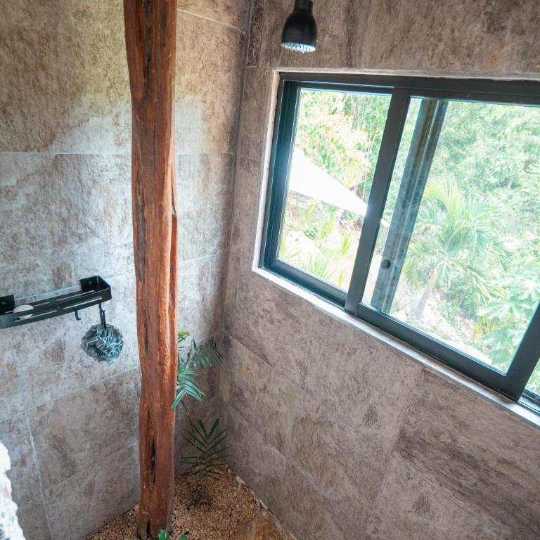 Cenote Escondido Cabañas y Camping - Family Room with Lake View - 6
