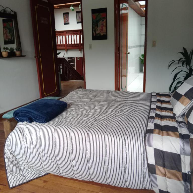 Hostal Casalé Usaquén Embajada de Mexico - Double Room with Private Bathroom - 2