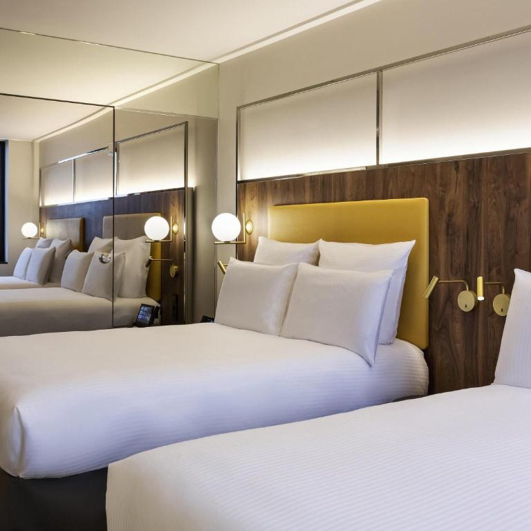 Pullman Paris Montparnasse - Chambre Familiale Deluxe avec 2 Lits Doubles - Vue sur Paris - 1