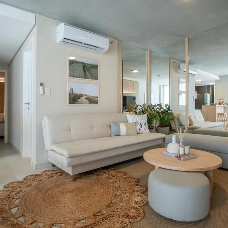 Sunlit Serenity 2-BR Retreat - Unique Decor - Apartamento - 1