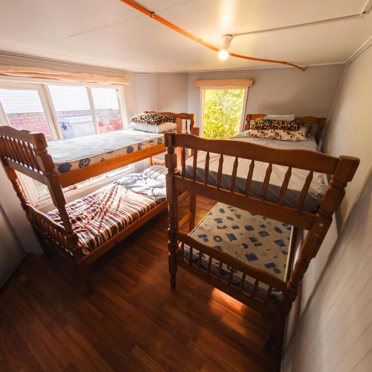 Hostel Patagonia Backpackers - Bunk Bed in Mixed Dormitory Room - 9