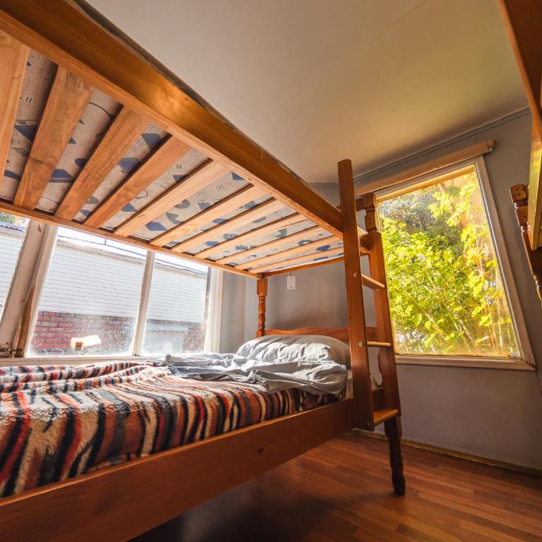 Hostel Patagonia Backpackers - Bunk Bed in Mixed Dormitory Room - 4