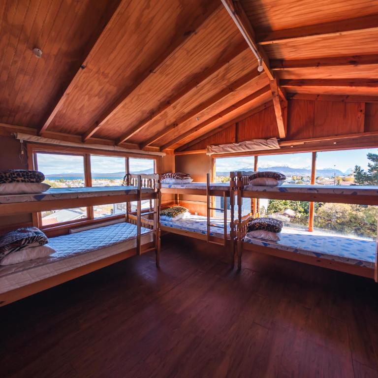 Hostel Patagonia Backpackers - Bunk Bed in Mixed Dormitory Room - 13